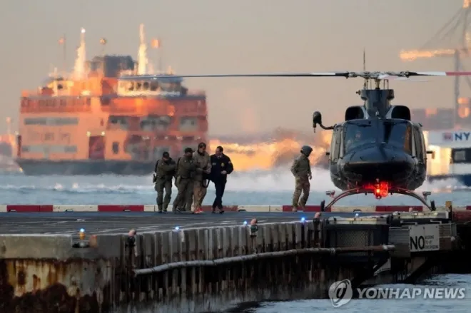 5일(현지시간) 법원 출석 후 헬기로 이동하는 마두로. 연합뉴스