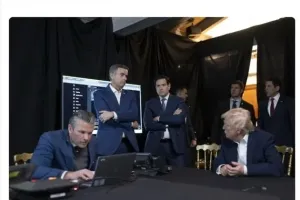 SNS 검색으로 작전 파악?…트럼프 ‘워룸 사진’에 쏟아진 반응