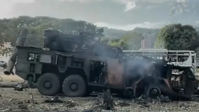 미군의 폭격으로 파괴된 베네수엘라의 부크-M2E 미사일 시스템. 소셜미디어 캡처