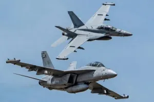 순식간에 레이더 먹통…베네수엘라 방공망, 美 전자전기 EA-