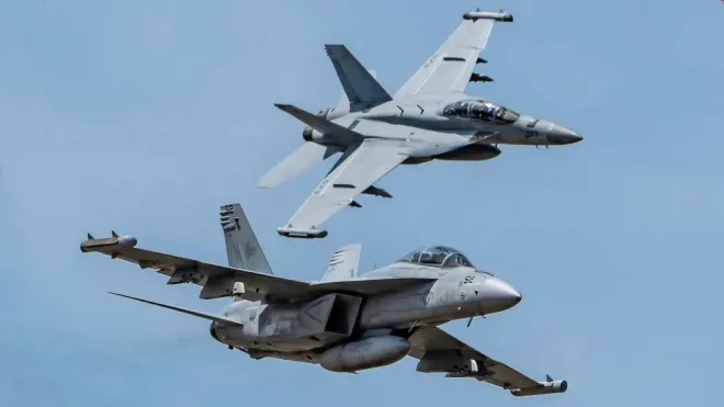 미군의 전자전기 EA-18G 그라울러 자료사진