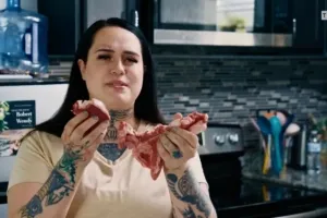 매일 생고기 900g 먹었더니…몸 안에서 ‘이것’ 나왔다