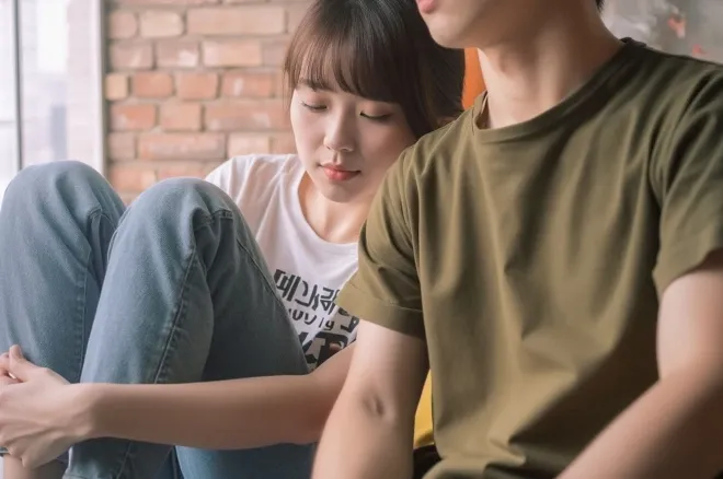 출산과 미래를 고민하는 젊은 세대의 모습을 AI로 현지화해 표현한 이미지. 123rf