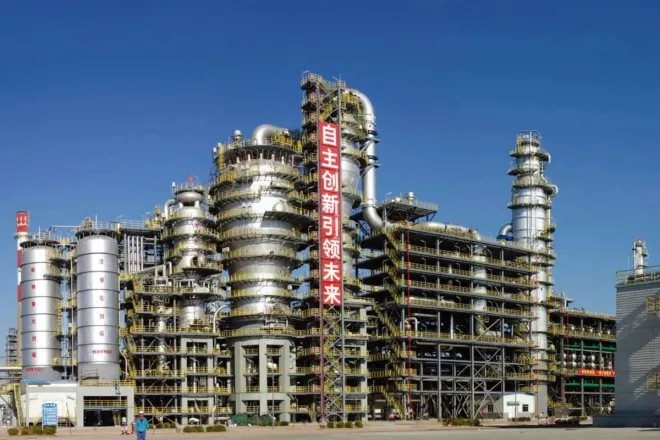 중국 내몽골 자치구 바오터우에 들어선 세계 최초의 석탄 기반 플라스틱 생산 공장. 중국은 2010년 이 공장을 시작으로 석유 대신 석탄을 활용한 올레핀 생산 설비를 확대해 왔다. 자료사진