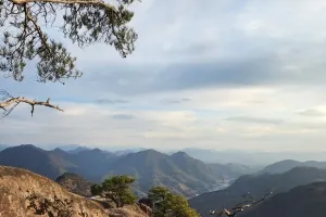 바위 능선에 머문 고요, 천태산의 겨울