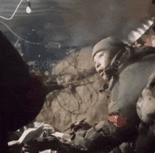 러시아군과 의사소통이 원활하지 않자 답답해 하는 북한군 병사. 텔레그램 영상 캡처