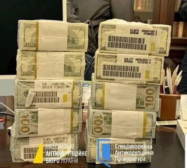 지난해 11월 우크라이나 국가반부패국(NABU)이 압수수색 과정서 확보한 돈뭉치
