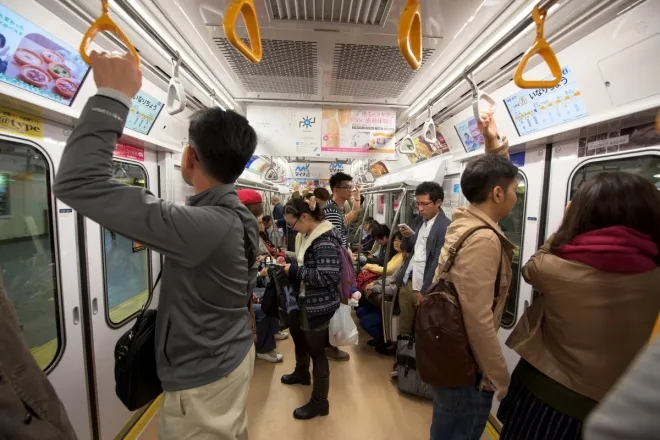 도쿄 지하철 내부. 자료사진. 기사와 관계 없음. 123rf.com