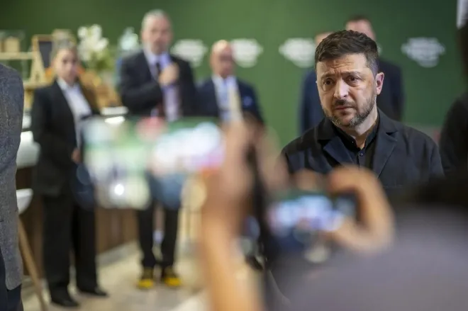 볼로디미르 젤렌스키 우크라이나 대통령이 22일 스위스 다보스에서 열린 세계경제포럼(WEF)에서 기자들의 질문에 답하고 있다. EPA 연합뉴스