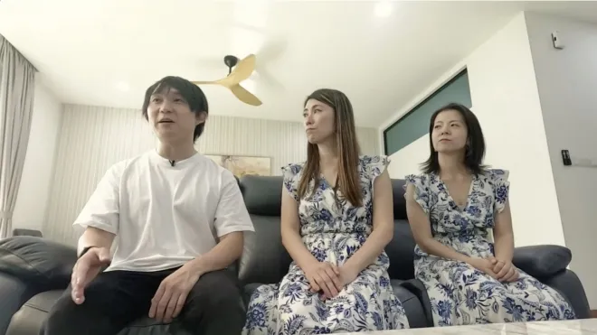 일본인 남성 다카(왼쪽)와 제1부인 에리(가운데), 제2부인 아야(오른쪽)가 함께 거주 중인 말레이시아 저택에서 인터뷰를 하고 있다. 아메바(ABEMA) ‘사랑의 하이에나 시즌5’ 캡처