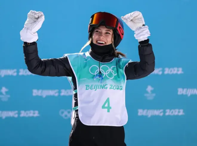 중국 국적으로 활동하는 프리스타일 스키 선수 구아이링(아이린 구)