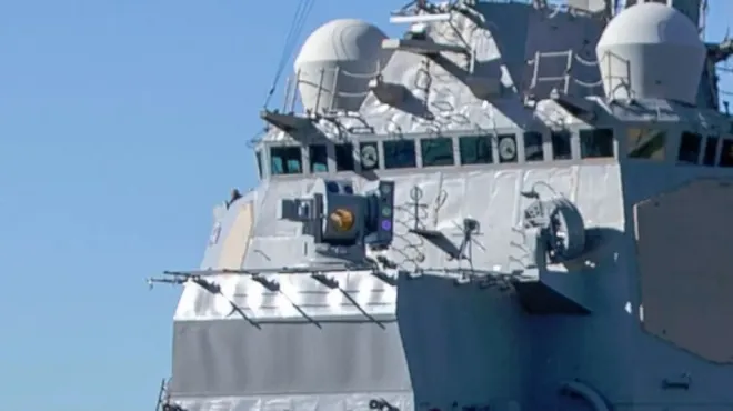 미 해군 알레이버크급 구축함 USS 프레블함에 설치된 고에너지 레이저 무기 ‘헬리오스’(HELIOS)를 근접 촬영한 모습. 미 해군 제공