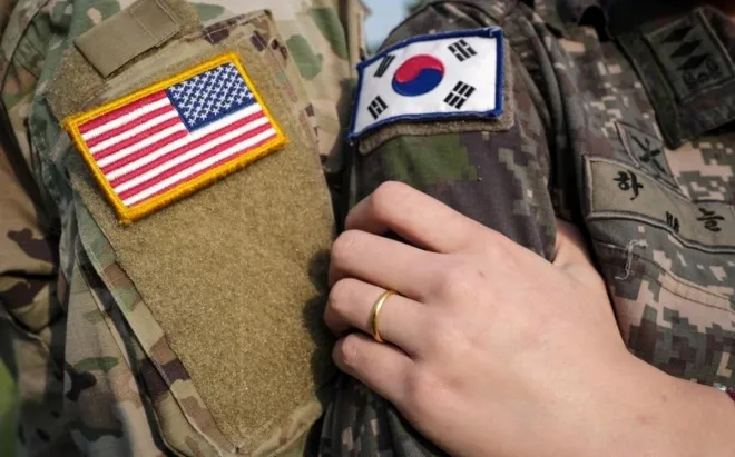 한국과 미국이 전시작전통제권(이하 전작권) 전환과 관련해 오는 10월 미국 워싱턴D.C에서 열리는 제58차 한미안보협의회(SCM)에서 구체적인 목표 연도를 제시할 것으로 알려졌다. 한국, 미국 군인 자료사진