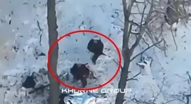 2024년12월 우크라이나가 일부 점령한 러시아의 쿠르스크 지역에서 전투 중인 북한군의 모습. 우크라이나 군사정보기관(GUR) 제공