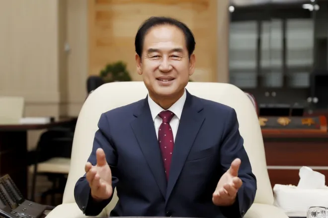 김희수 진도군수. 진도군 제공