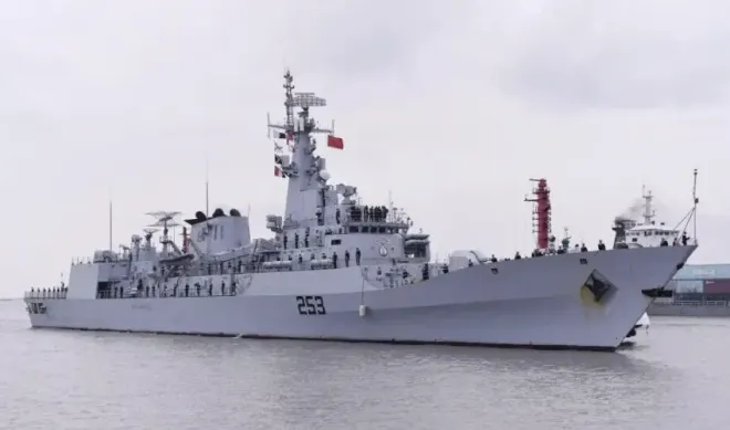 중국이 설계·건조한 F-22P 호위함 자료사진