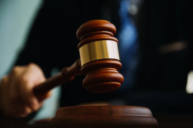 97세 남성의 재혼을 둘러싼 가족 소송에서 싱가포르 법원이 결혼 판단 능력이 있다고 판결했다. 사진은 법원 판결을 상징하는 이미지. 123rf