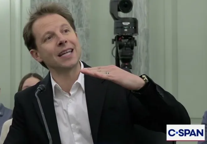 재러드 쿠니 호바스 박사가 미 의회 청문회에서 Z세대 학습 능력 하락 주장에 대해 증언하고 있다. C-SPAN 캡처