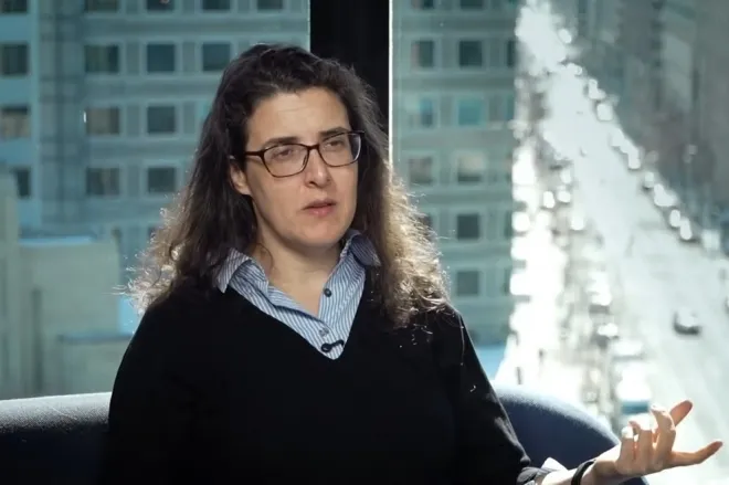 엘리자베스 추르코프가 5일(현지시간) 미국 워싱턴 이란인터내셔널 스튜디오에서 인터뷰에 응하고 있다. 이란인터내셔널