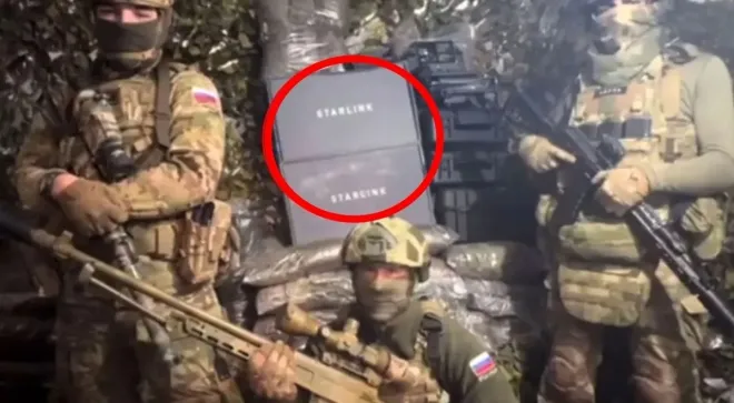 스타링크 단말기 앞에 서 있는 러시아 군인들. 이스트2웨스트뉴스 제공