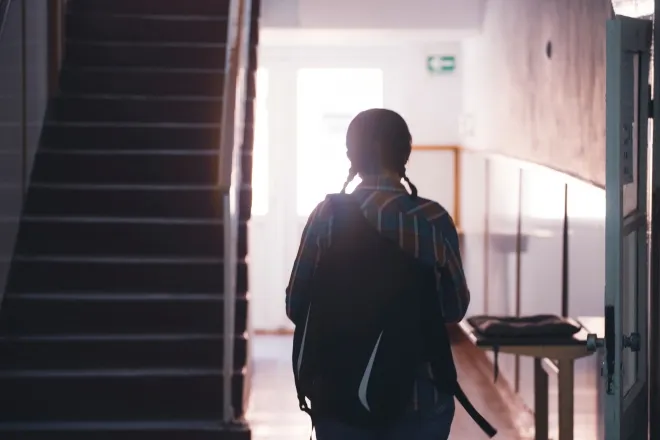 학교 복도를 걷는 학생 모습. 본 기사와 직접 관련 없음. 123rf