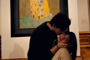 구스타프 클림트 ‘키스’ 앞에서는 모두가 사랑을 한다