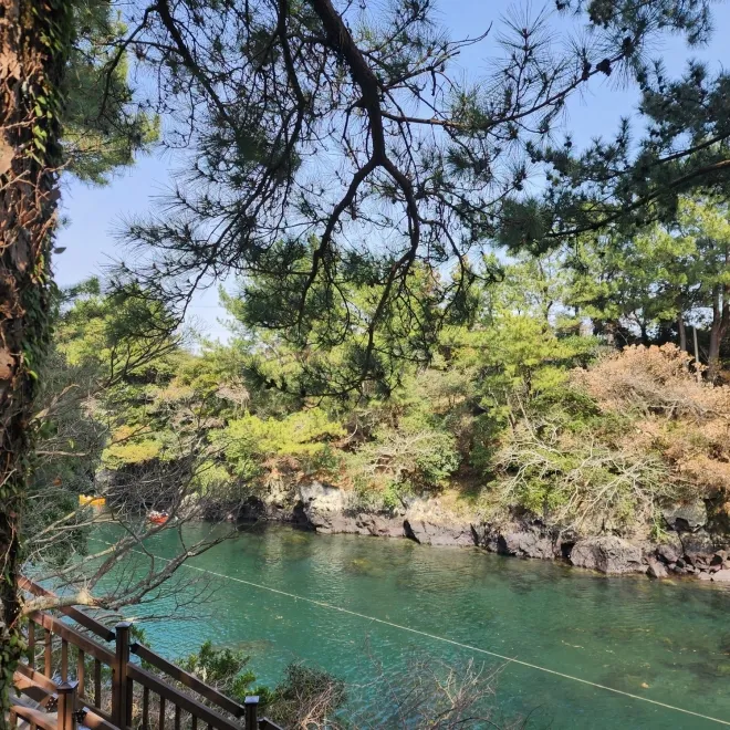 thumbnail - 올레길의 물길 끝에서 만나는 제주의 비경, 쇠소깍