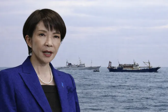 다카이치 사나에 일본 총리 모습과 일본 해상에서 중국 어선이 단속되는 장면을 합성한 이미지. AFP 연합뉴스·일본 수산청 자료사진 합성.
