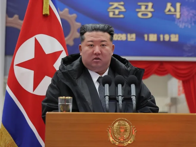 김정은 북한 국무위원장이 지난달 19일 평양 룡성기계연합기업소에서 열린 1단계 개건현대화대상 준공식에서 연설하고 있다. 조선중앙통신 연합뉴스