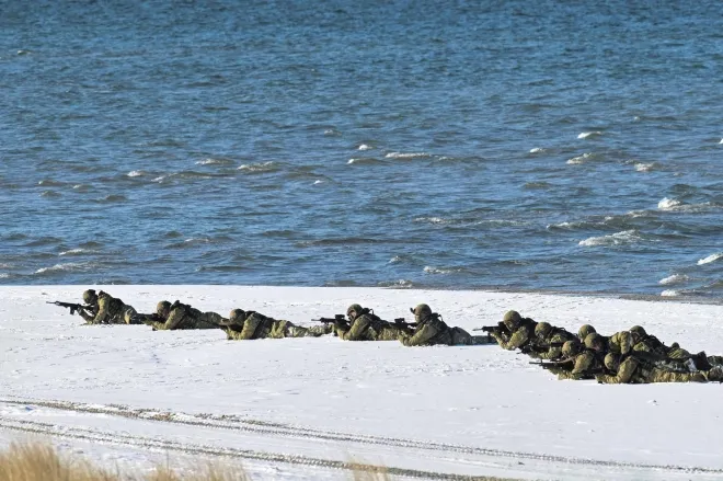 지난 18일(현지시간) 독일 푸틀로스에서 나토의 스테드패스트 다트 26 훈련이 벌어졌다. 로이터 연합뉴스