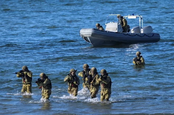 지난 18일(현지시간) 독일 푸틀로스에서 나토의 스테드패스트 다트 26 훈련이 벌어졌다. 로이터 연합뉴스