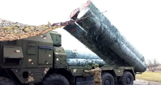 러시아가 스타링크를 대신해 사용할 통신망에 대한 시험 비행을 진행한 가운데, 이를 무력화 할 수 있는 수단으로 언급된 우크라이나의 S-300 방공망 시스템. 우크라이나군 제공