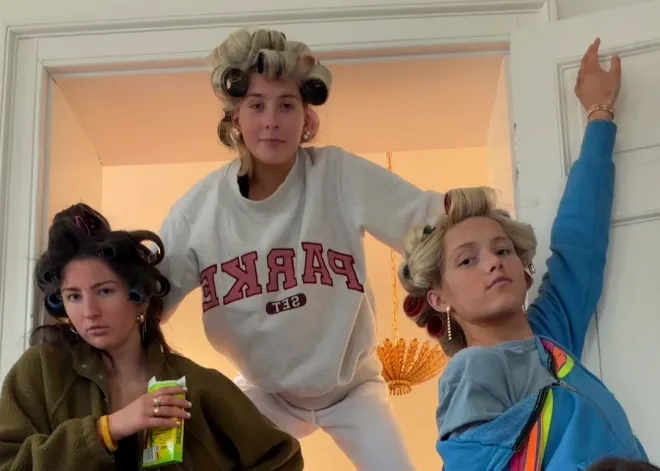 thumbnail - 고난도 포즈일수록 더 멋있는 단체 글로우업 챌린지