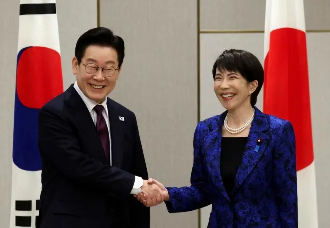 왼쪽부터 이재명 대통령, 다카이치 사나에 일본 총리. 로이터 연합뉴스
