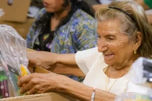 “학교는 일생 처음이야” 91살에 학교 들어간 엘살바도르 할머니