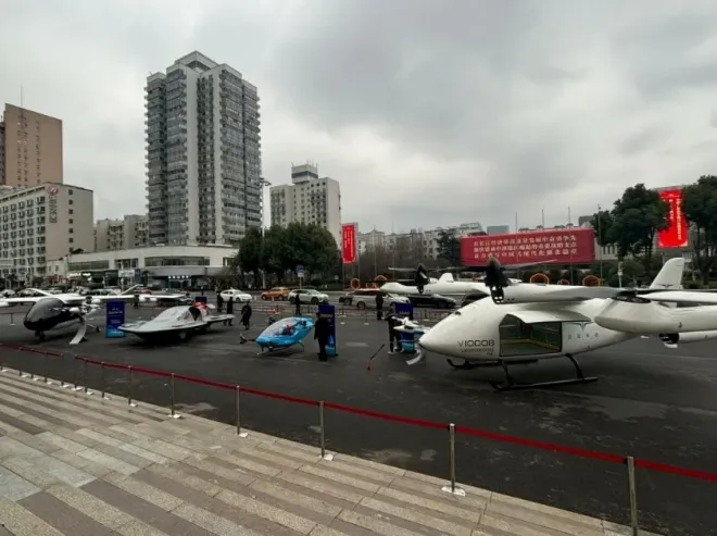 thumbnail - 핸들로 운전한다? 중국 후베이성, 일반인용 ‘비행차’ 대거 공개