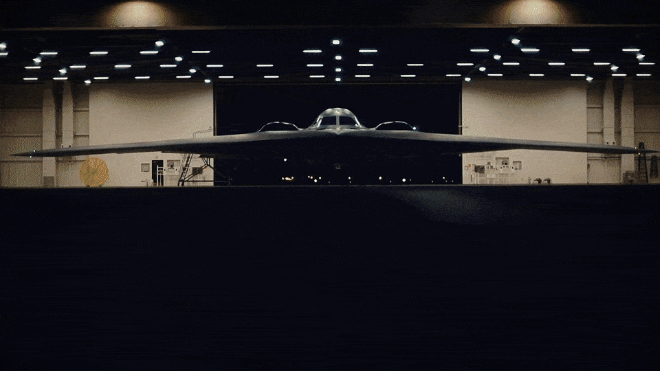 미 중부사령부(CENTCOM)가 공개한 B-2 스텔스 전략폭격기 출격 장면. B-2는 벙커버스터 등 정밀유도폭탄을 탑재해 지하 핵시설과 같은 강화 표적을 타격하는 임무에 투입된다. 엑스(X) 캡처