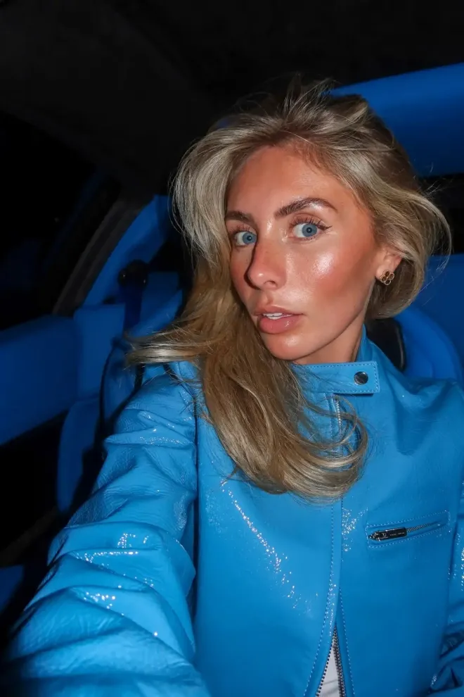 영국 인플루언서 보니 블루의 모습. 보니 블루 제공