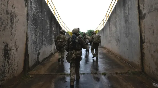 미 육군 제75레인저연대 대원들과 지원 병력이 2024년 핵시설 모의 급습 훈련에 참여하고 있다. 지하 핵시설 확보 등 제한적 지상군 투입 가능성이 거론되는 가운데 관련 훈련이 진행돼 왔다. 미 육군 제공