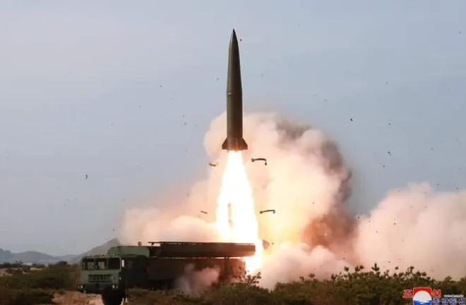 북한의 KN 23 미사일 시험발사 모습. 조선중앙통신 제공