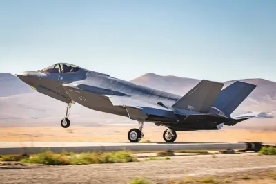 thumbnail - 이스라엘 공군, 역사 썼다…“F-35 전투기로 유인기 최초 격추”