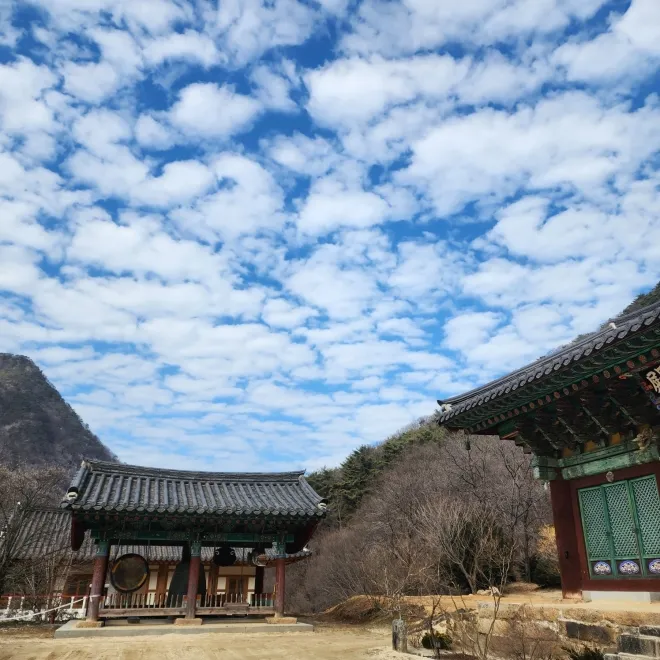 칠보산 자락 각연사의 모습