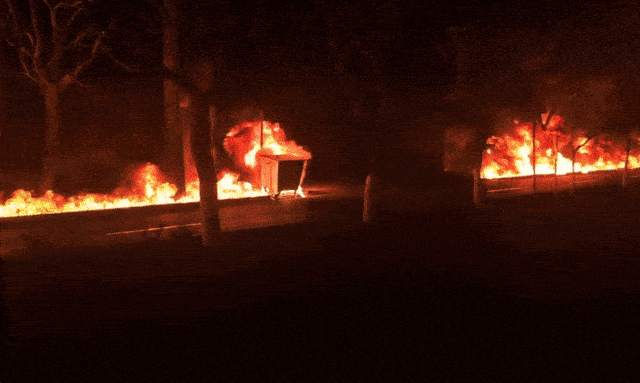 미국·이스라엘이 이란 수도 테헤란 인근에 있는 주요 석유 저장 시설을 폭격하면서 시커먼 ‘기름비’가 쏟아지고 독성가스가 구름처럼 퍼졌다. 엑스 캡처