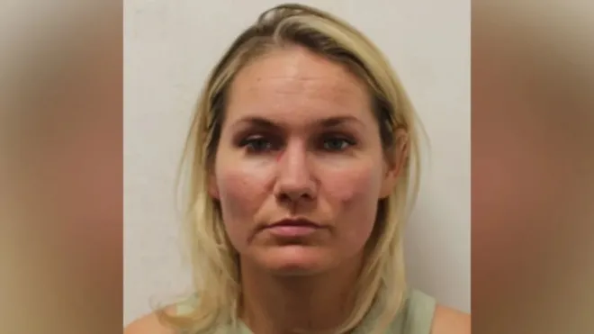 동료 경찰에게 성폭행당했다고 허위 신고해 무고한 경찰을 체포되게 만든 영국 경찰관 로런 에번스. 영국 법원은 에번스에게 징역 1년을 선고했다. /메트로폴리탄 경찰