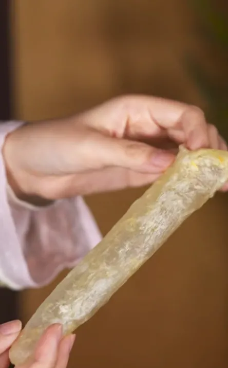 원통 형태의 말린 생선은 초기 형태의 콘돔으로 사용됐다. SCMP 제공