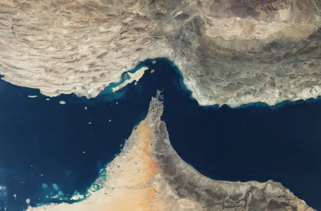 호르무즈 해협 위성사진. 게티이미지/멀티비츠
