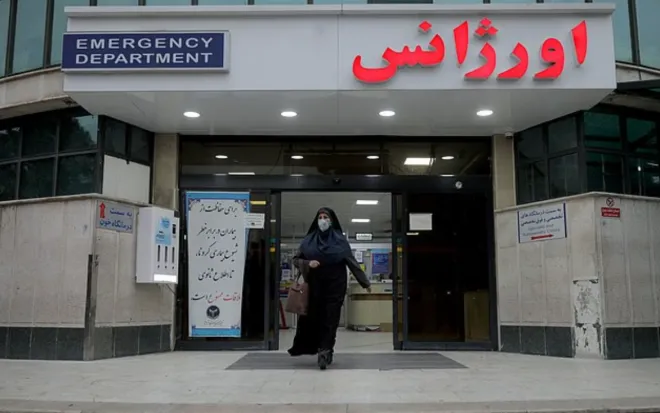 이란의 한 병원에서 걸어 나오는 여성. 기사와 관계 없음. 로이터 연합뉴스