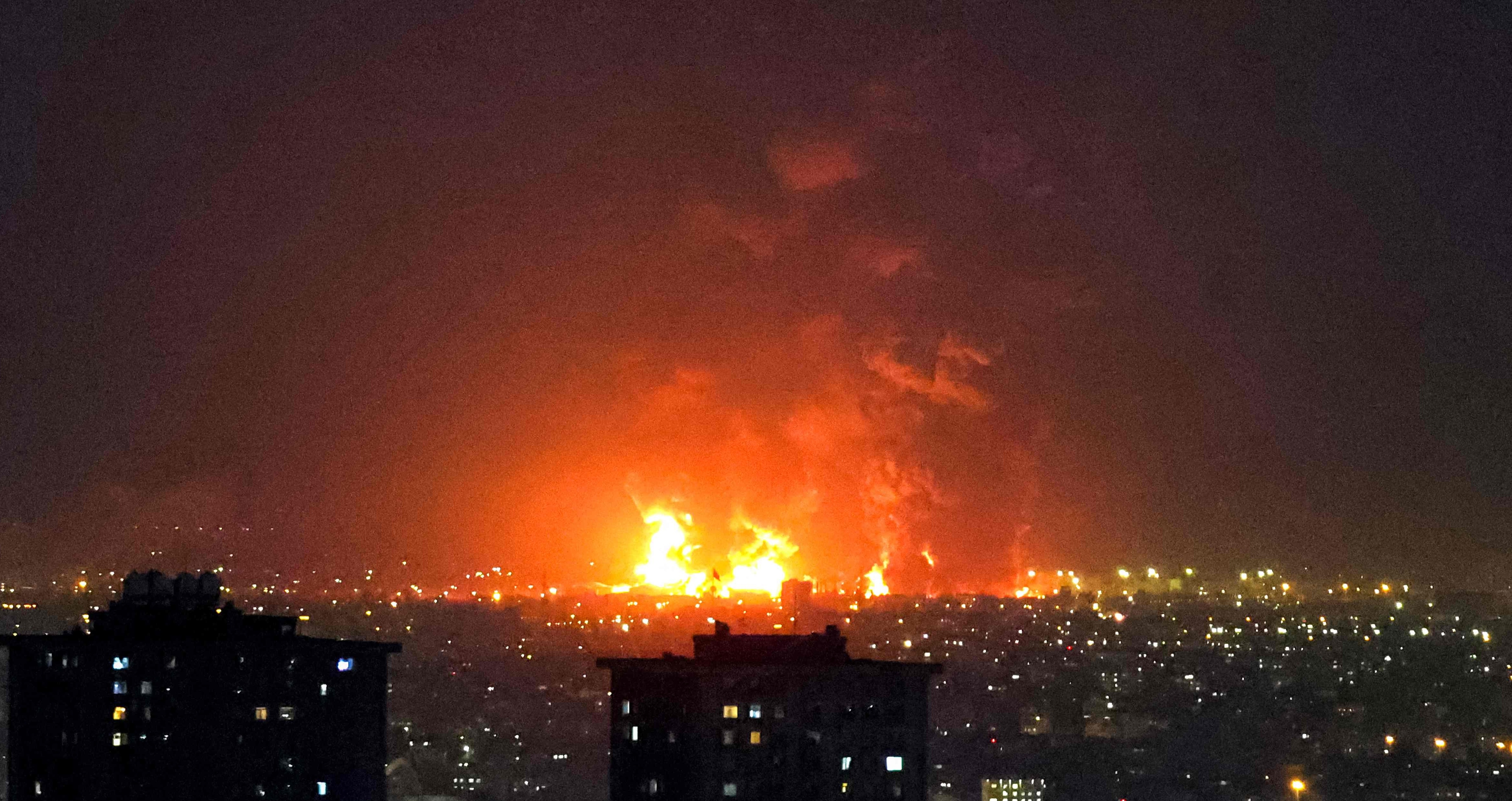 thumbnail - 1만 5000회 공습에도…이란 안 무너진다, 전쟁판도 요동