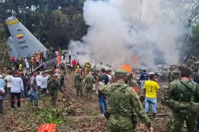thumbnail - “125명 태운 군용기 추락, 수십 명 사망 가능성”…콜롬비아 발칵