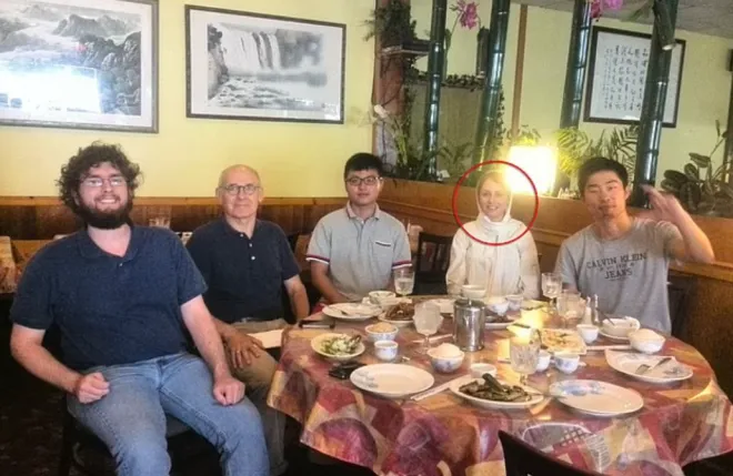 미 당국이 이란 국적의 자매인 사마네 간다리(41, 사진)와 소르부르 간다리(32)를 구글 등 미국 기업의 영업 비밀을 훔친 혐의로 기소했다. 간다리 SNS 캡처